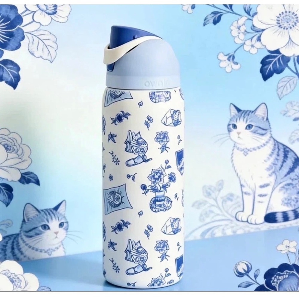 Owala FreeSip 32oz Water Bottle Meow-ft Limited Edition Blue White Cat Toile